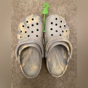 CROCS classic marbled clog